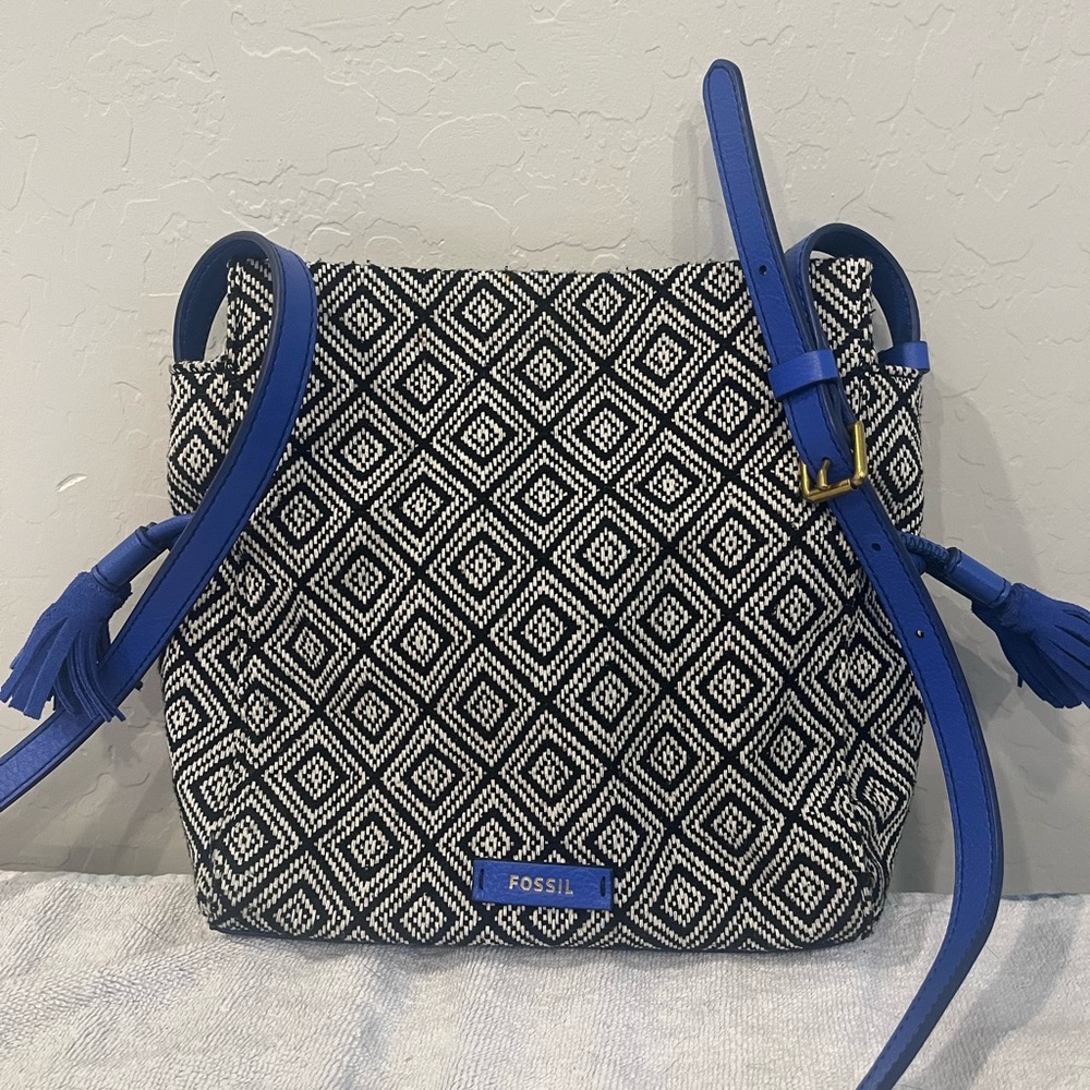 *SOLD* Fossil Rayna Drawstring Crossbody Bag